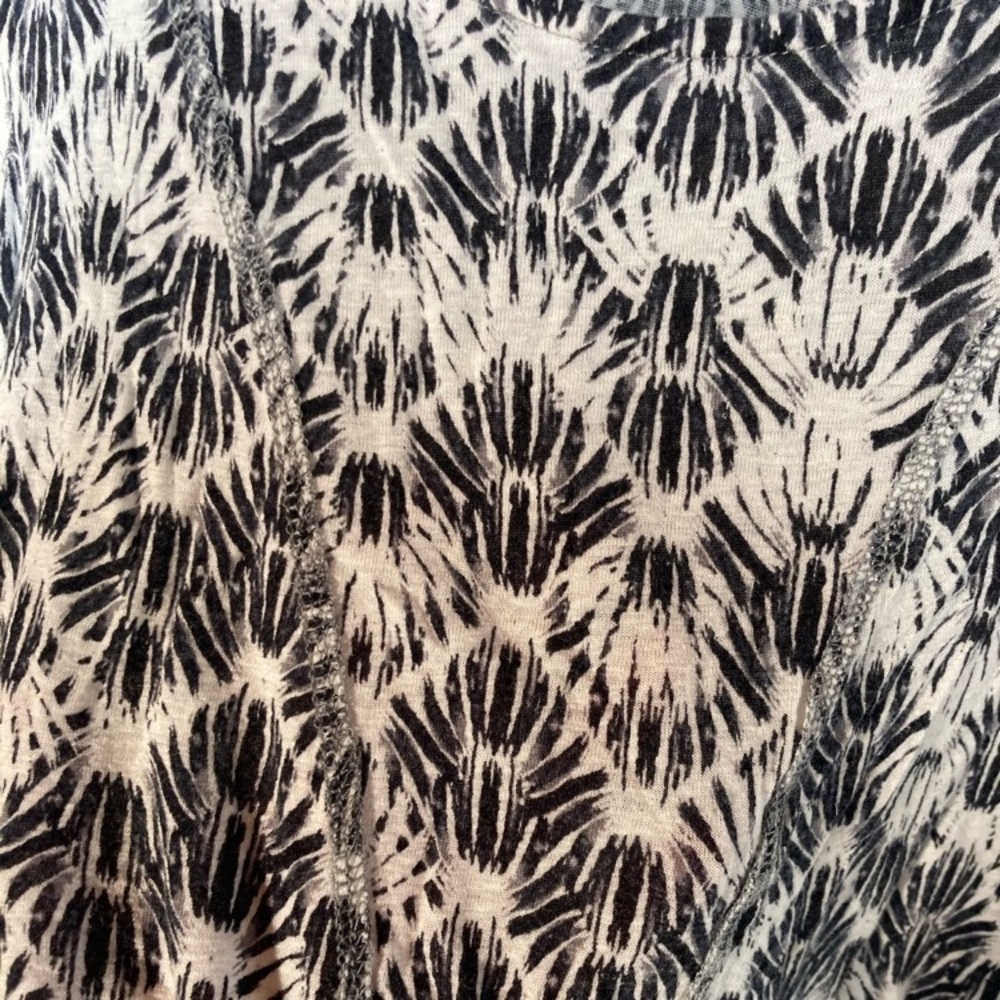 ✨We The Free flowy printed cold shoulder blouse - Picture 6 of 10